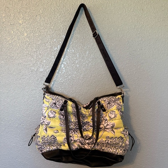 Betsey Johnson Floral Tote Weekender/ Diaper Bag Water Resistant Nylon Quilted - Picture 9 of 10